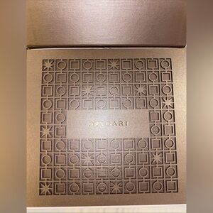 BVLGARI SIGNATURE GIFT BOX WITH ICONIC DESIGN